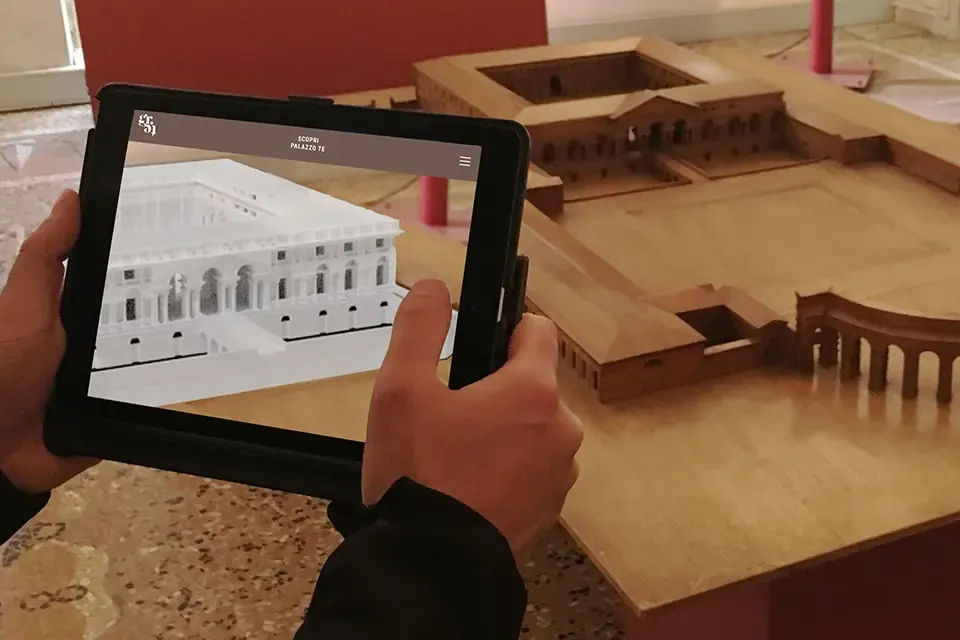 Esperienza con Realtà Virtuale e App Mobile